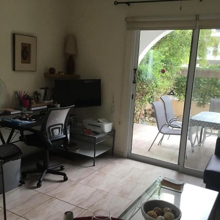 Appartement Limnos Gardens Пафос Екстериор снимка