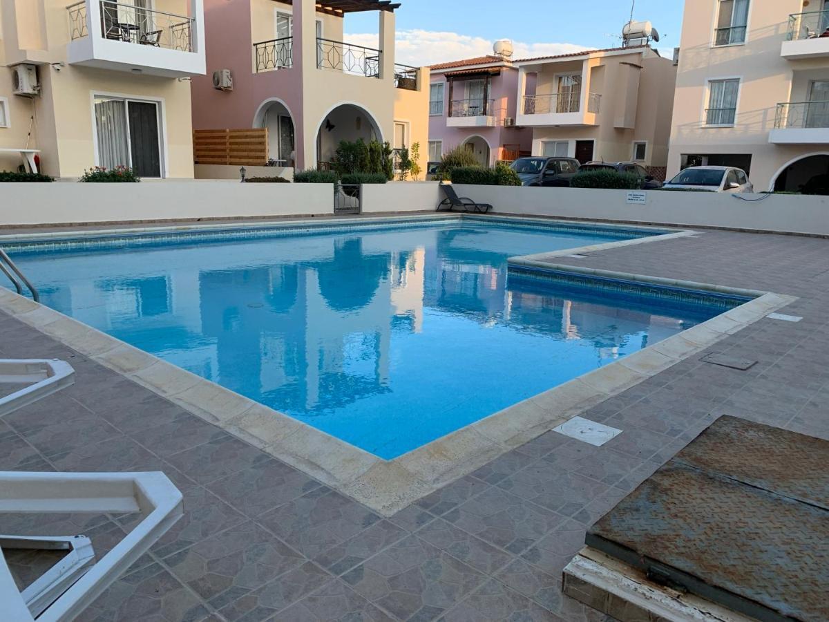 Appartement Limnos Gardens Пафос Екстериор снимка