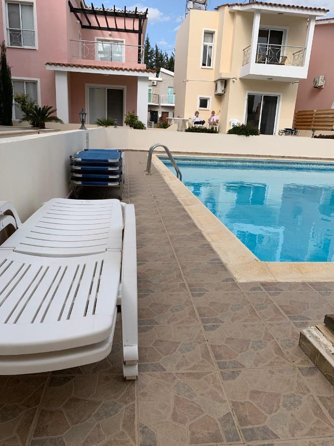 Appartement Limnos Gardens Пафос Екстериор снимка