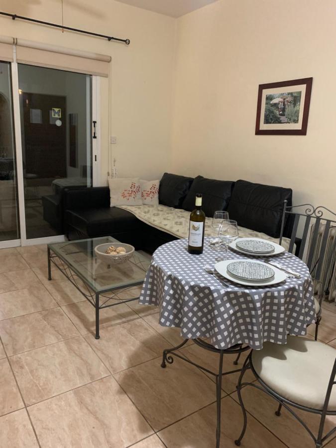 Appartement Limnos Gardens Пафос Екстериор снимка
