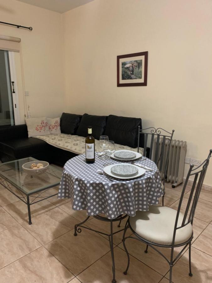 Appartement Limnos Gardens Пафос Екстериор снимка